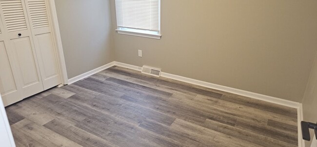 Building Photo - Move in special - Newly Renovated SF in North KC