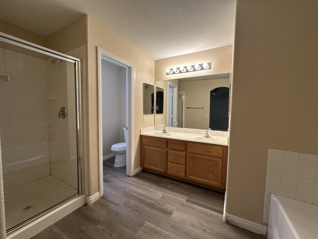 Building Photo - 903 Sterling Thorn Ct