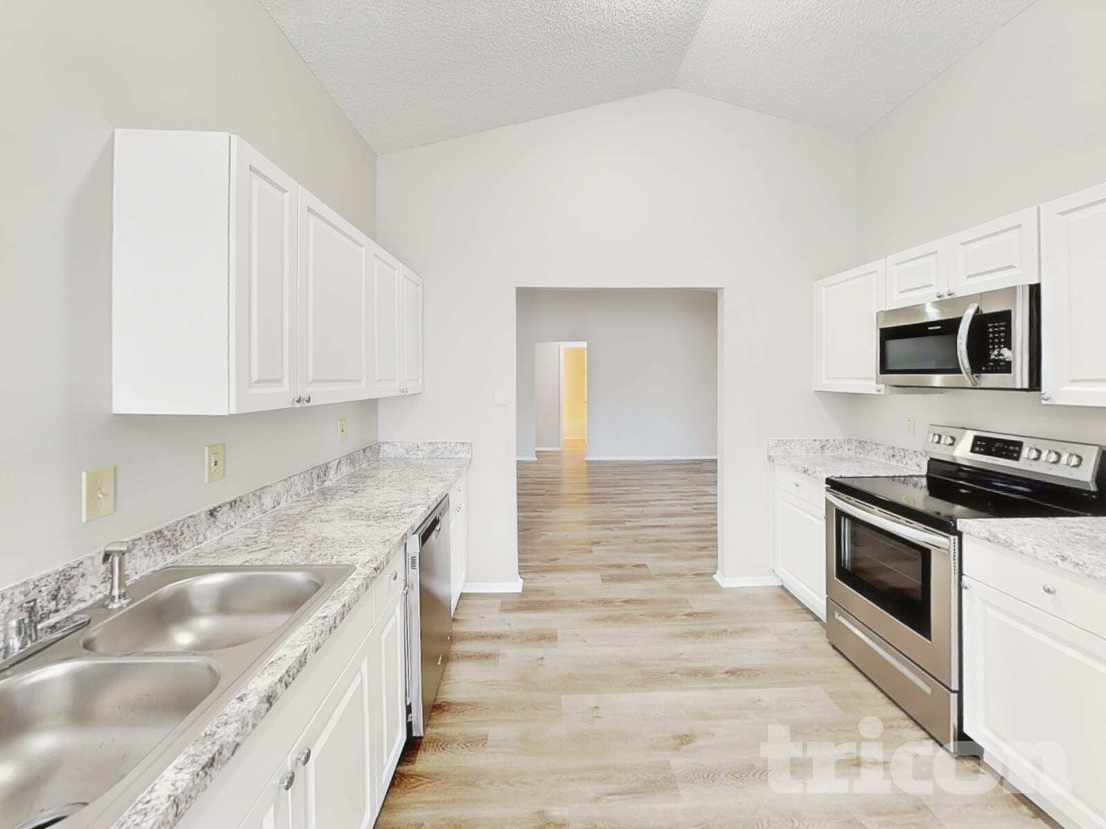 Building Photo - 714 49th St E