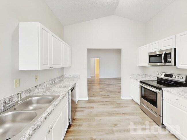 Building Photo - 714 49th St E