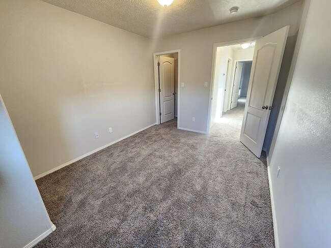 Building Photo - Amazing 3 bedroom on Westside! Coors/Ladera. Close to Petroglyphs, I-40.