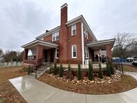Building Photo - Attention UofSC students