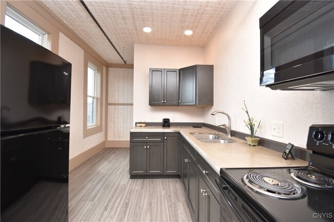 Building Photo - 152 Court 5 Ct