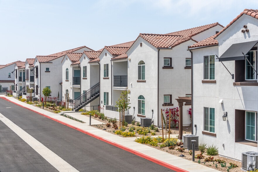Building Photo - The Charlie Perris