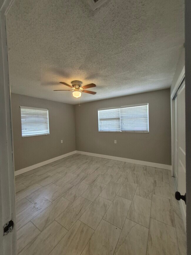 Building Photo - 5311 Luna Vista Dr