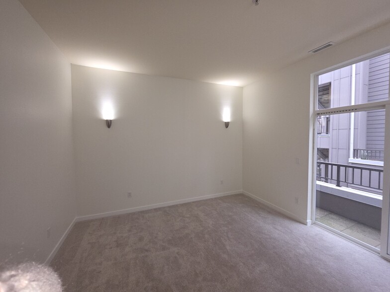 Spacious master bedroom with balcony - 521 7th Ave