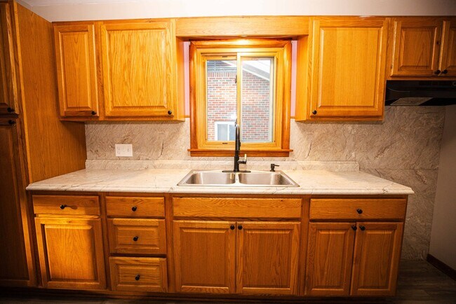 Building Photo - Beautifully remodeled two bedroom home for rent. Central A/C, updated kitchen an bathroom, new fl...