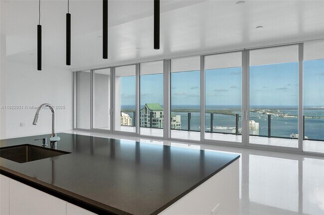 Building Photo - 300 Biscayne Blvd Way