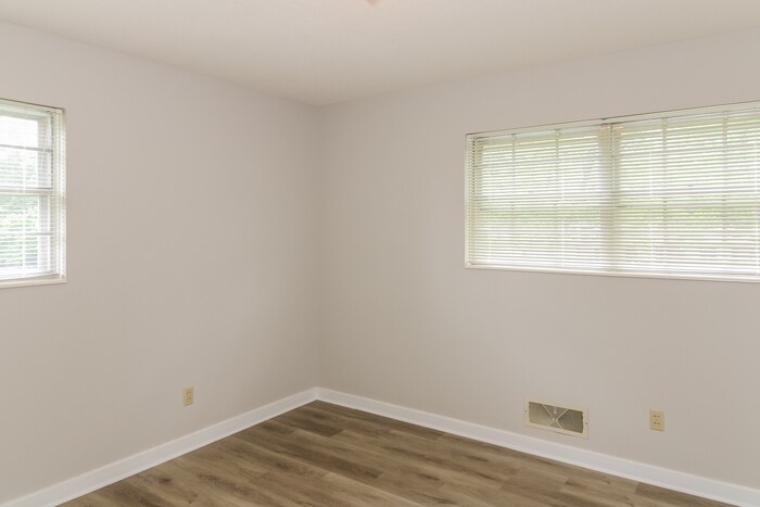 Building Photo - 1119 Meadow Ln