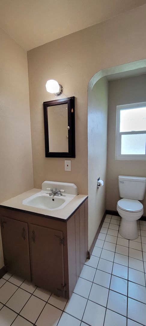 Building Photo - Anderson Home With Lots Of Character!  2 Bedroom 1 Bath With Carport and Shop