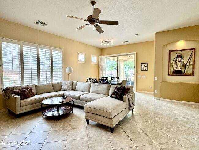 Building Photo - 909 W Leatherleaf Dr