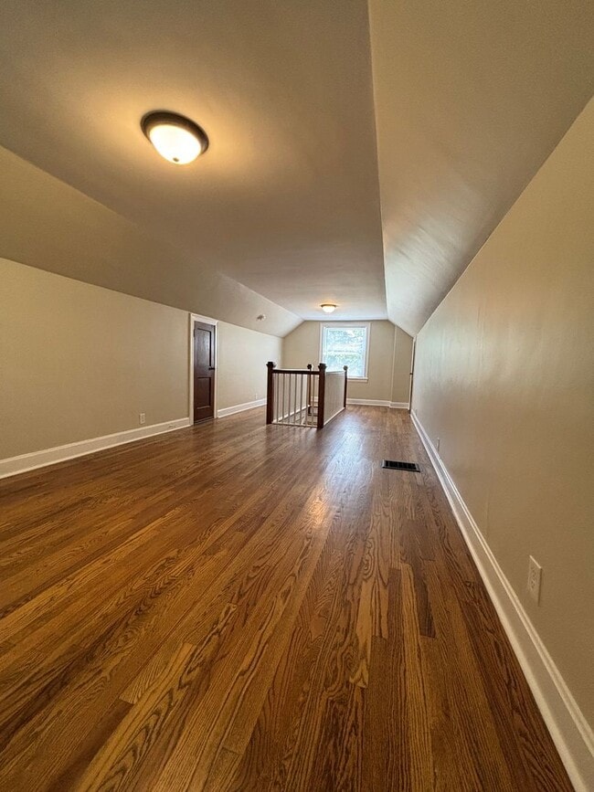 Building Photo - Beautiful Donelson Home!