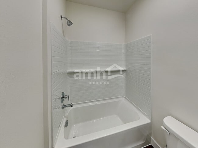 Building Photo - 4751 85th Dr NE