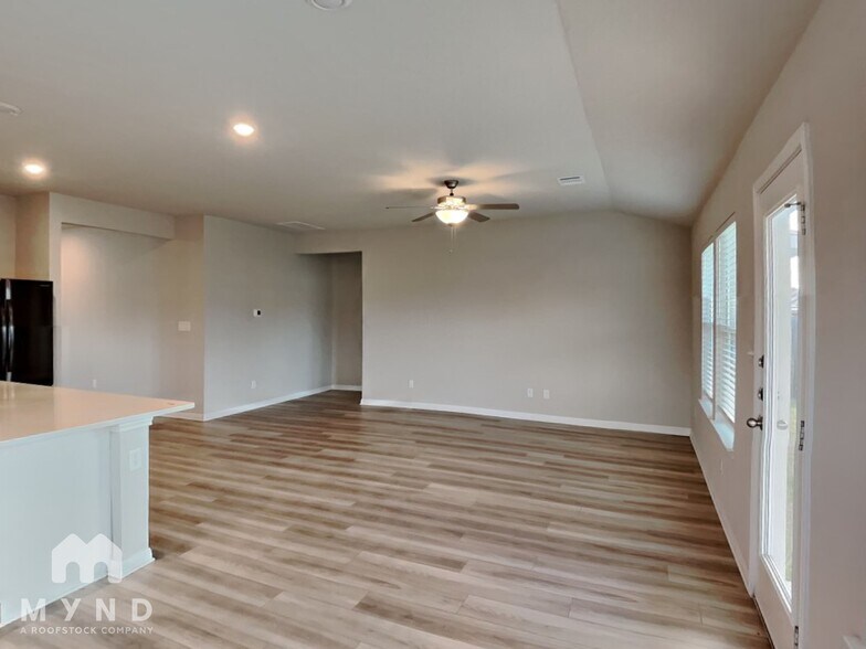 Building Photo - 100 Ostracoda Ln