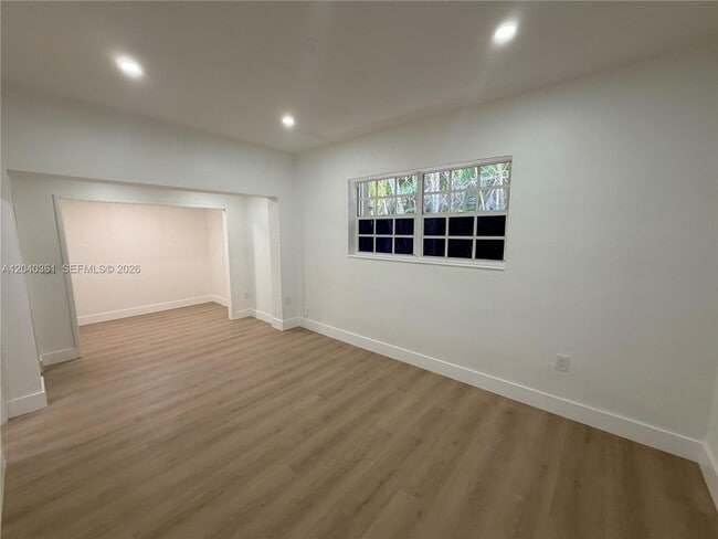 Building Photo - 1525 SW 76th Ct