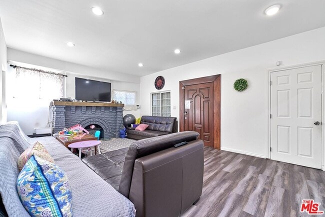 Building Photo - 162 S Ardmore Ave