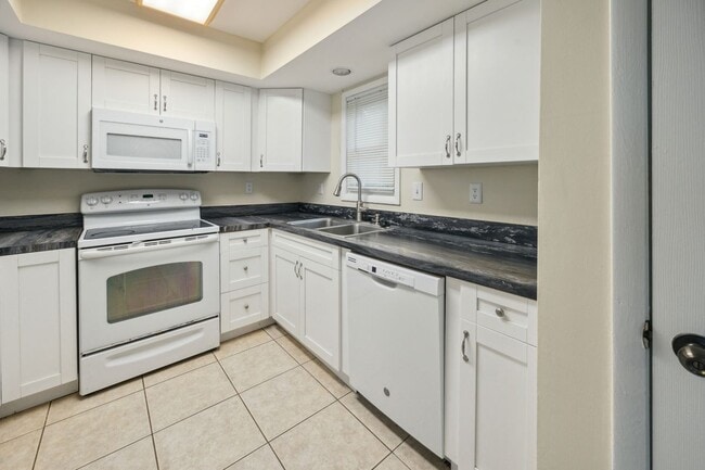 Building Photo - 695-A1A N -UNIT 4
