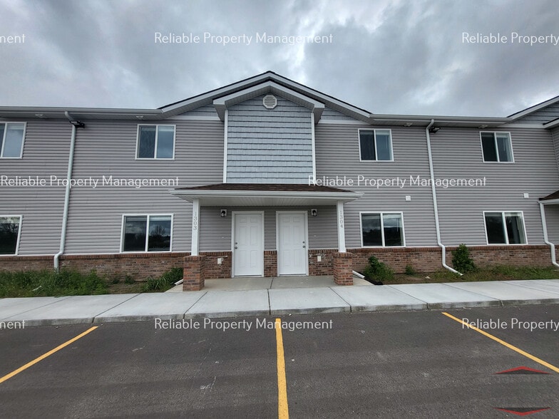 Building Photo - 2015 Lawrence Ln