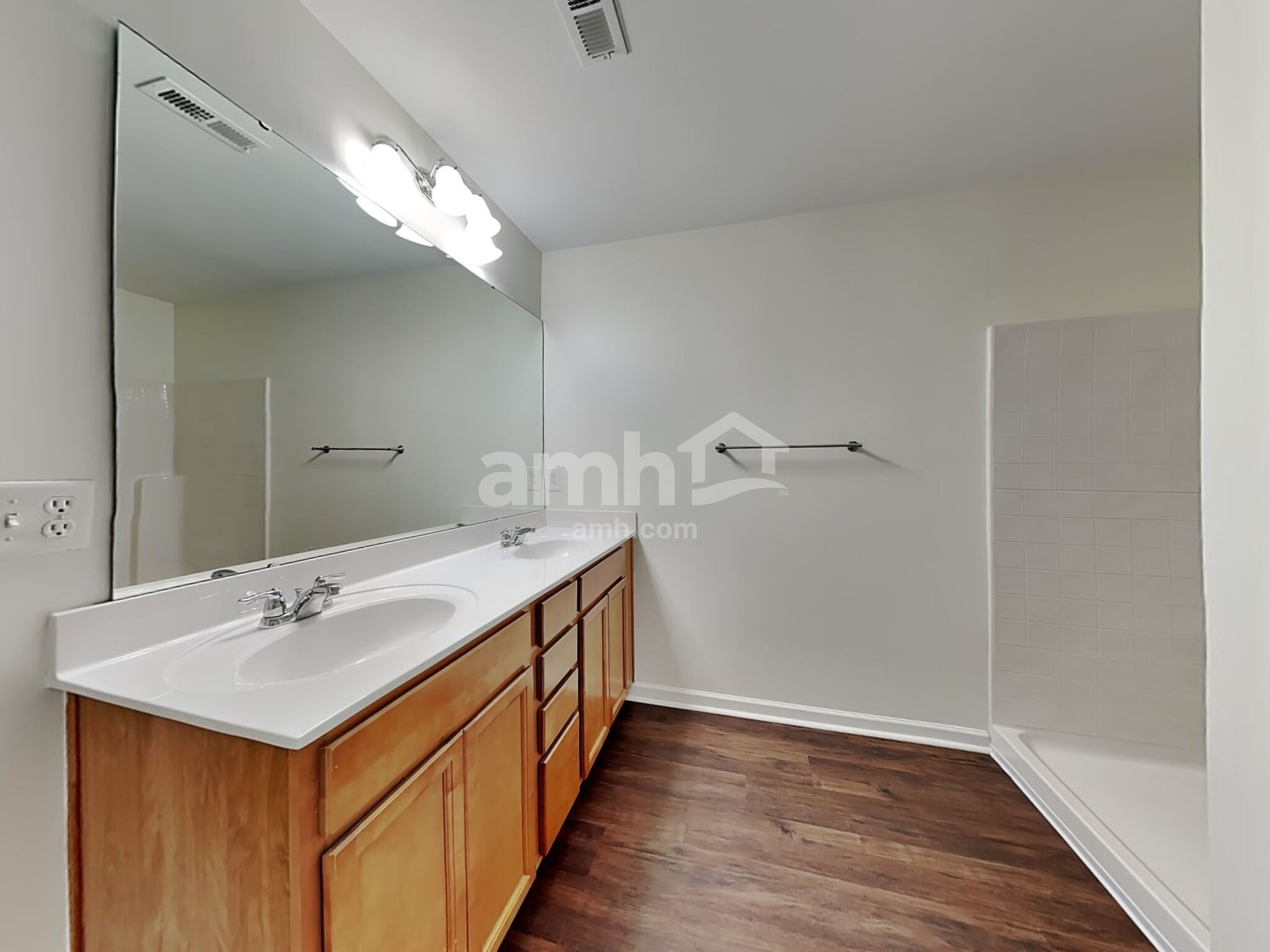 Building Photo - 17 Phaeton Ave