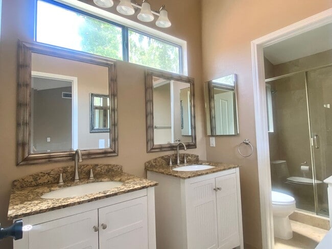 Building Photo - Calabasas Two-Story 4b/3b Beautifully & Mo...