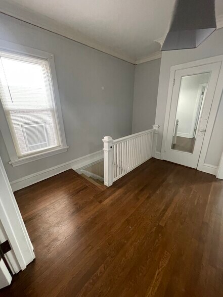 Building Photo - 918 W Gunnison St