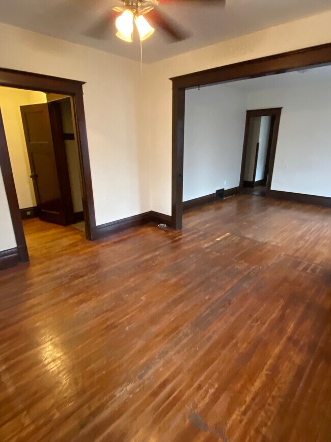 Living room - 809 W 8th St