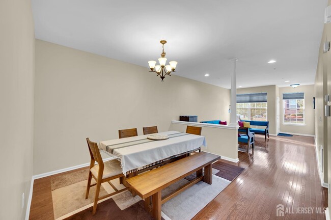 Building Photo - 304 Cambridge Dr