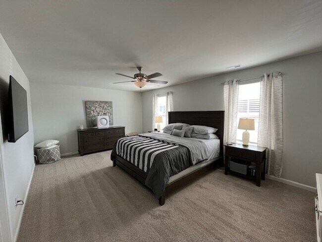 Building Photo - Discover this spacious 4-bedroom, 2.5-bath home in Winnabow, NC