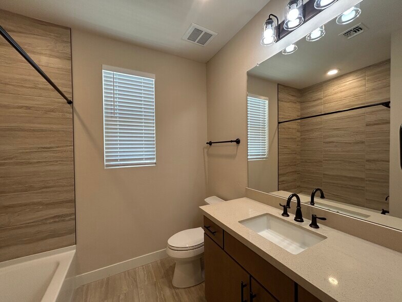 Building Photo - 2121 W Sonoran Desert Dr
