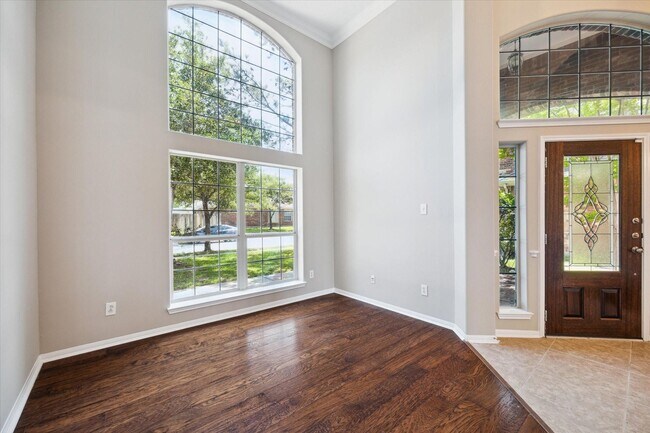 Building Photo - 30507 Russell Point Dr