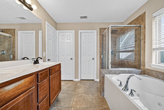 Building Photo - 26738 Henson Falls Dr