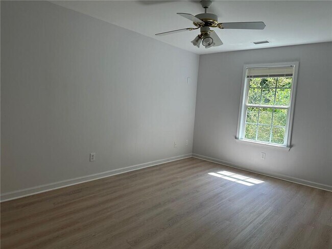 Building Photo - 1665 Southgate Mill Dr