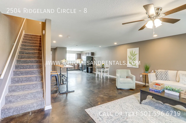 Building Photo - 2504 Ridgeland Cir