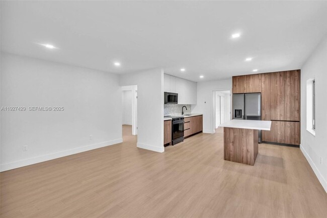 Building Photo - 1123 NE 1st Ave.