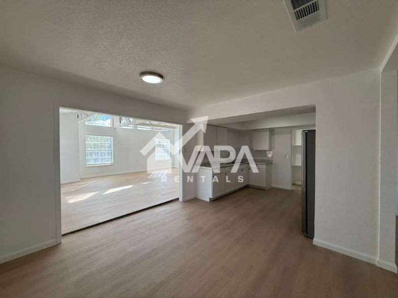 Building Photo - 7462 Meadow Breeze Dr