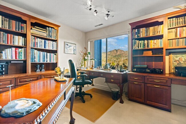 Building Photo - Breathtaking Views & Luxurious Furnished Rental in Oakmont's 55+ Community!