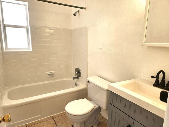 Building Photo - Cozy 2-bedroom, 1-bath home in Daytona Beach