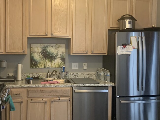 Building Photo - 2201 Raven Rd