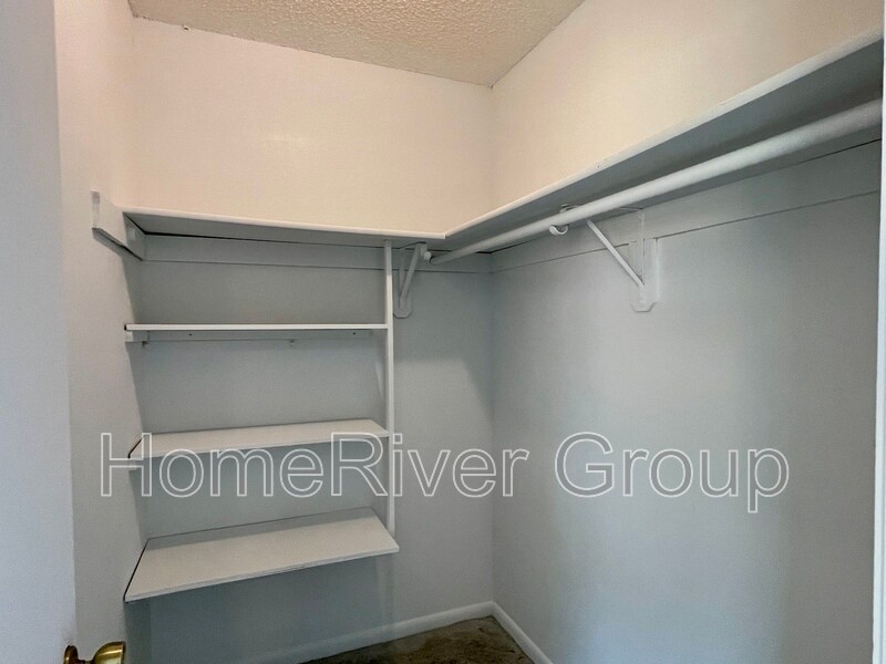 Building Photo - 417 Cart Ct