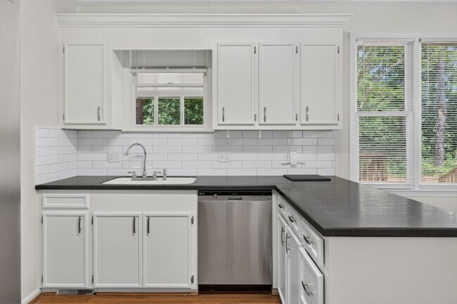 Building Photo - Beautiful home in Spring Valley