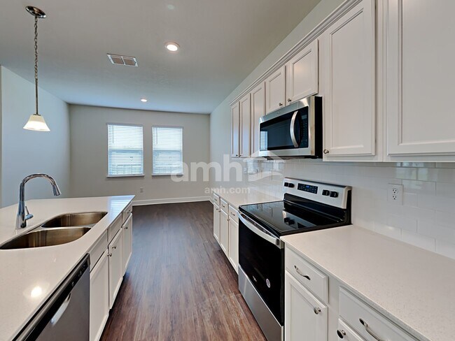 Building Photo - 1048 Walden Pond Dr