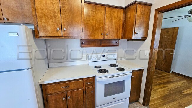 Building Photo - 1130 Longview Dr
