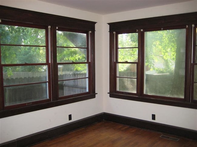 Building Photo - 319 Park Ave