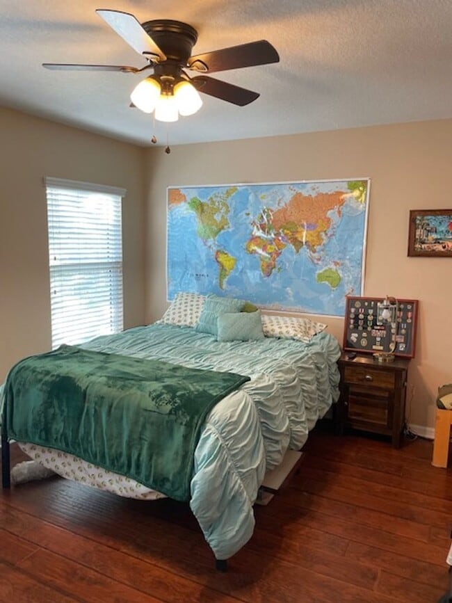 Building Photo - 2 Bedroom 2 1/2 Bath Townhouse in ST, next to MacDill Air Force Base