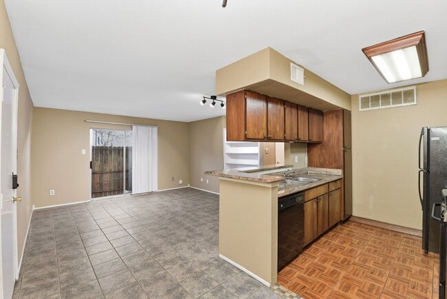 Building Photo - 12905 Woodforest Blvd