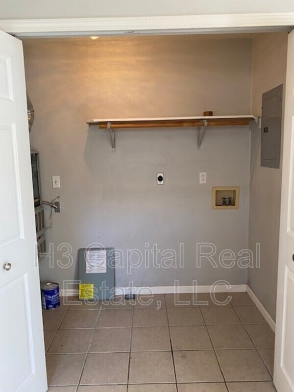 Building Photo - 631 Donna Dr