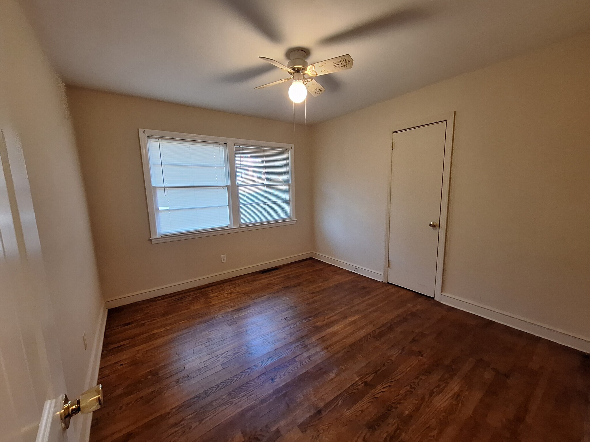Building Photo - 412 Azalea Dr