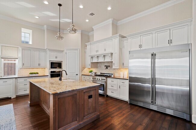 Building Photo - 622 Pink Azalea Trail