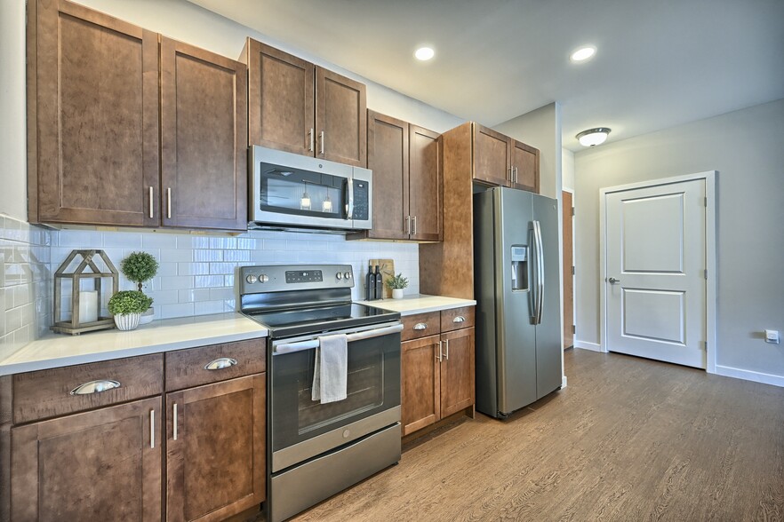 Primary Photo - CenterPointe Apartments