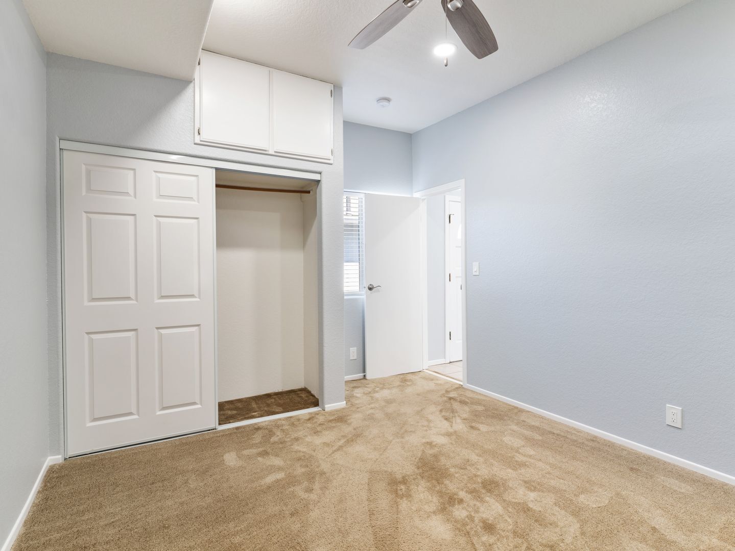 Building Photo - 1116 E 1st St